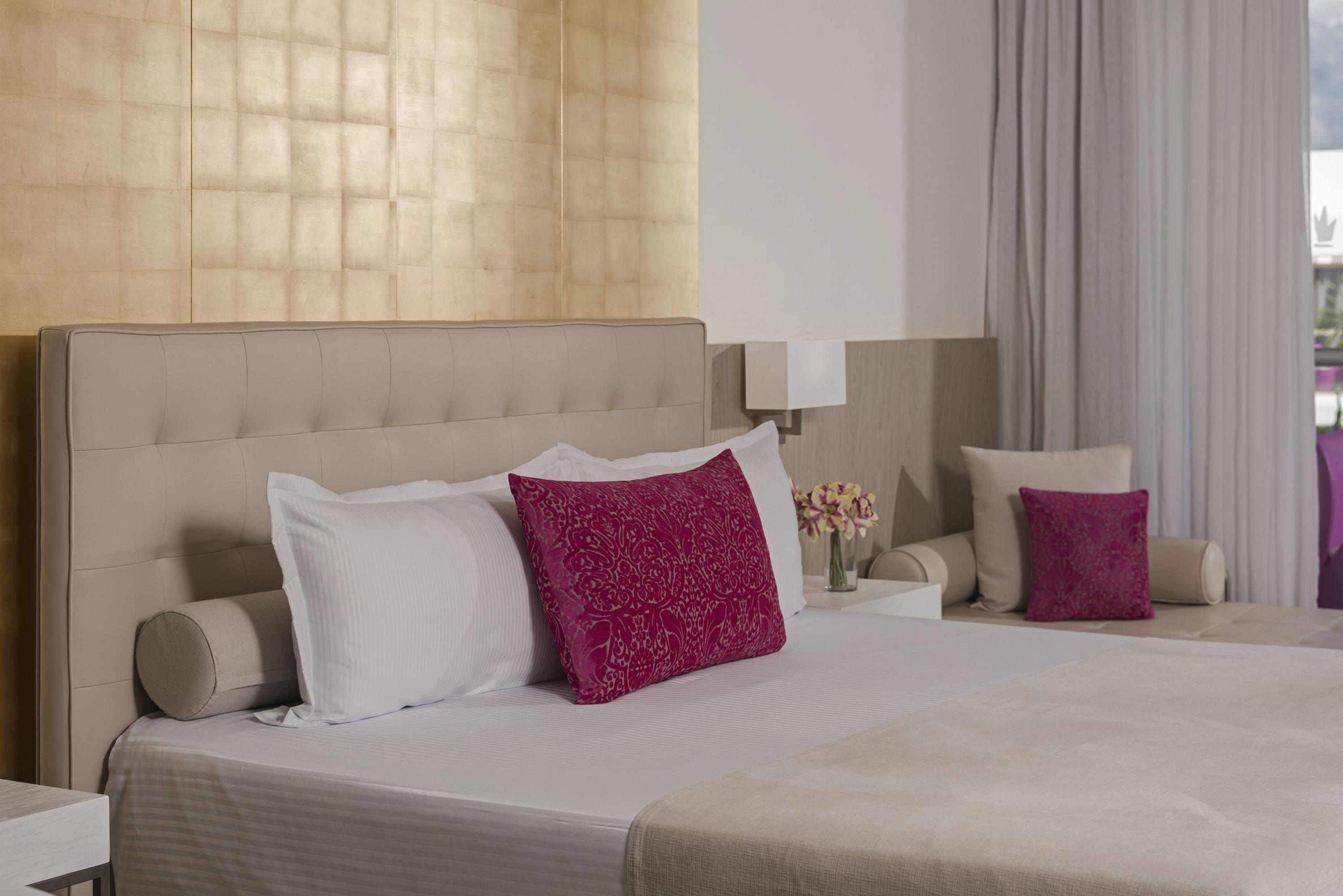 Platinum Yucatan Princess Adults Only Playa del Carmen Zewnętrze zdjęcie A bed with cushions