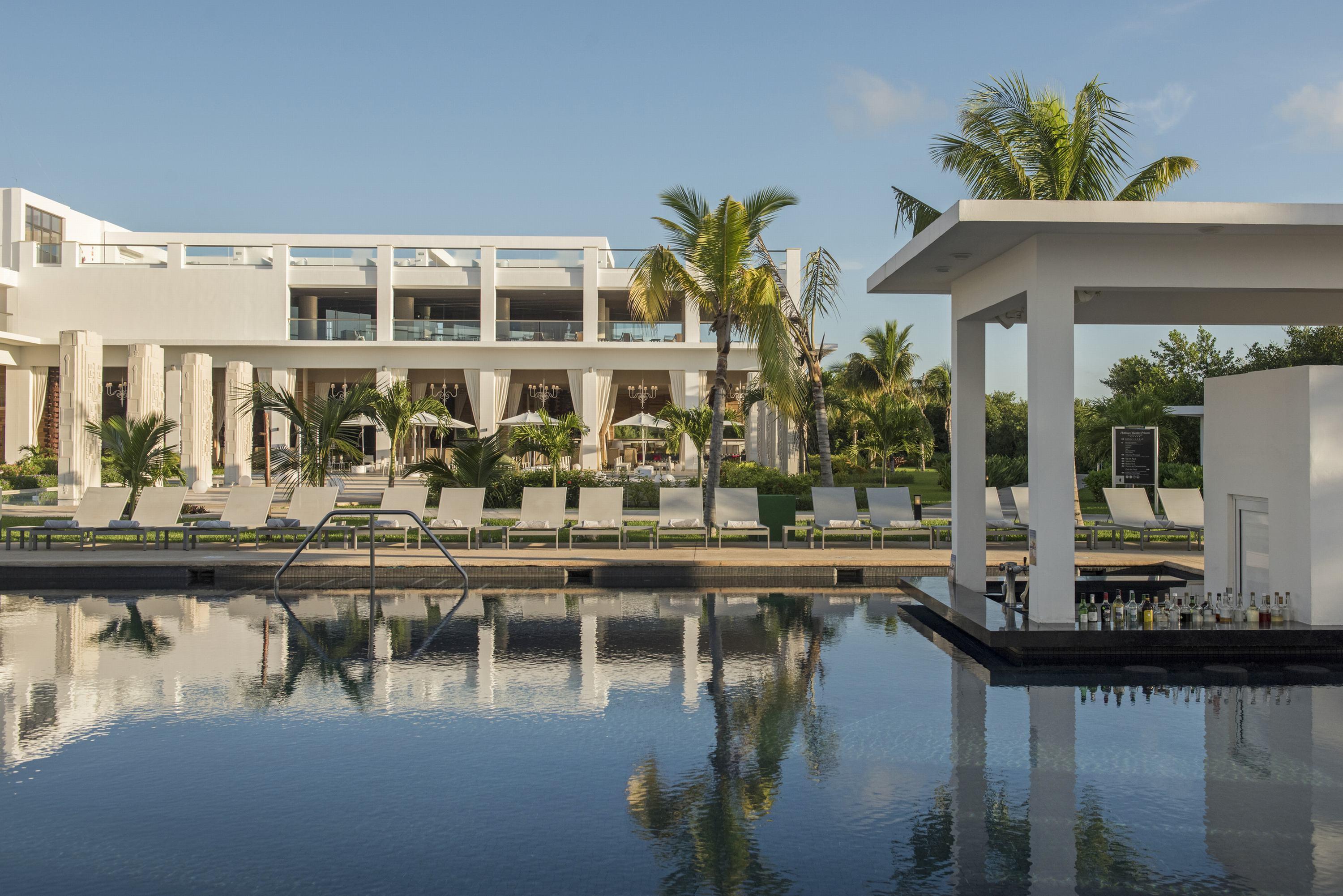 Platinum Yucatan Princess Adults Only Playa del Carmen Zewnętrze zdjęcie The pool at the Hard Rock Hotel in Cancun