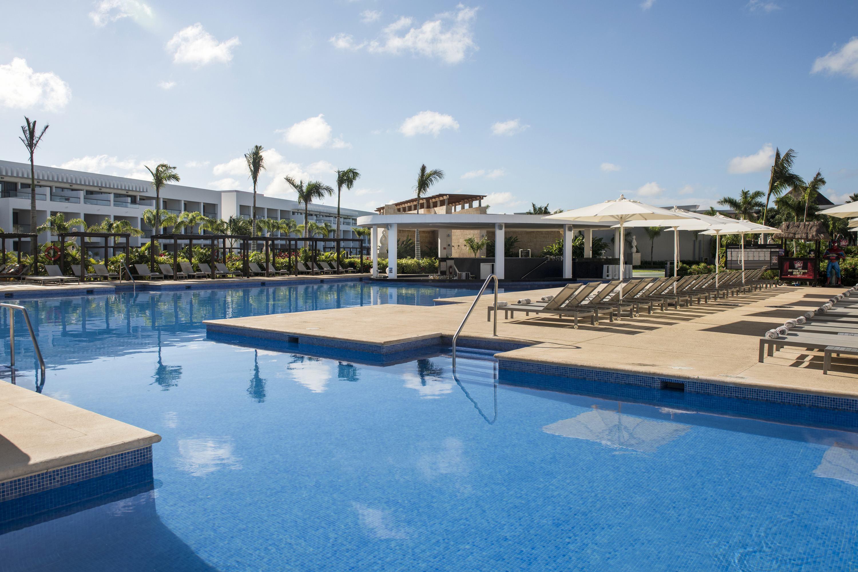Platinum Yucatan Princess Adults Only Playa del Carmen Zewnętrze zdjęcie The pool at the Iberostar Grand Hotel Bávaro