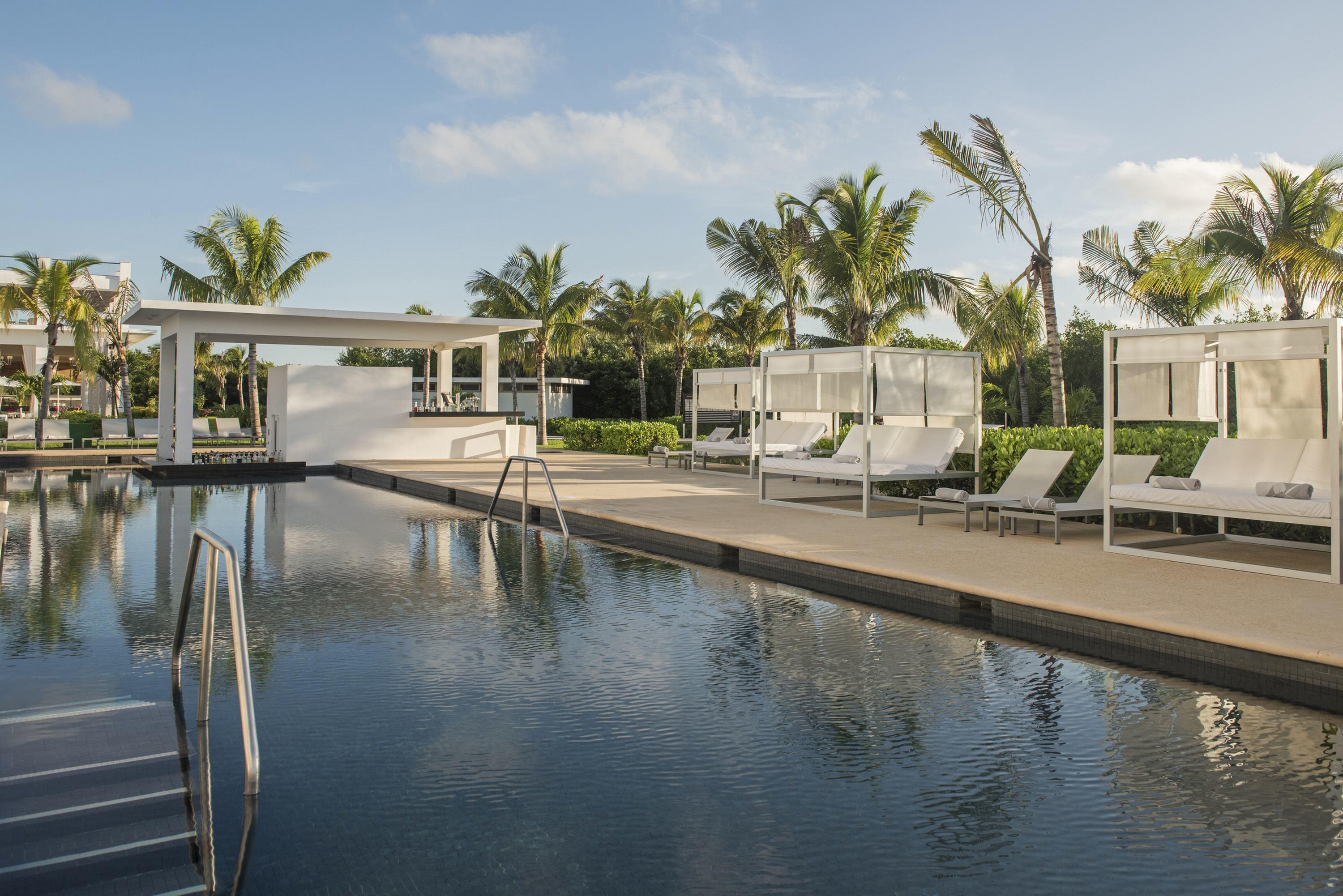 Platinum Yucatan Princess Adults Only Playa del Carmen Zewnętrze zdjęcie The pool at the Hard Rock Hotel