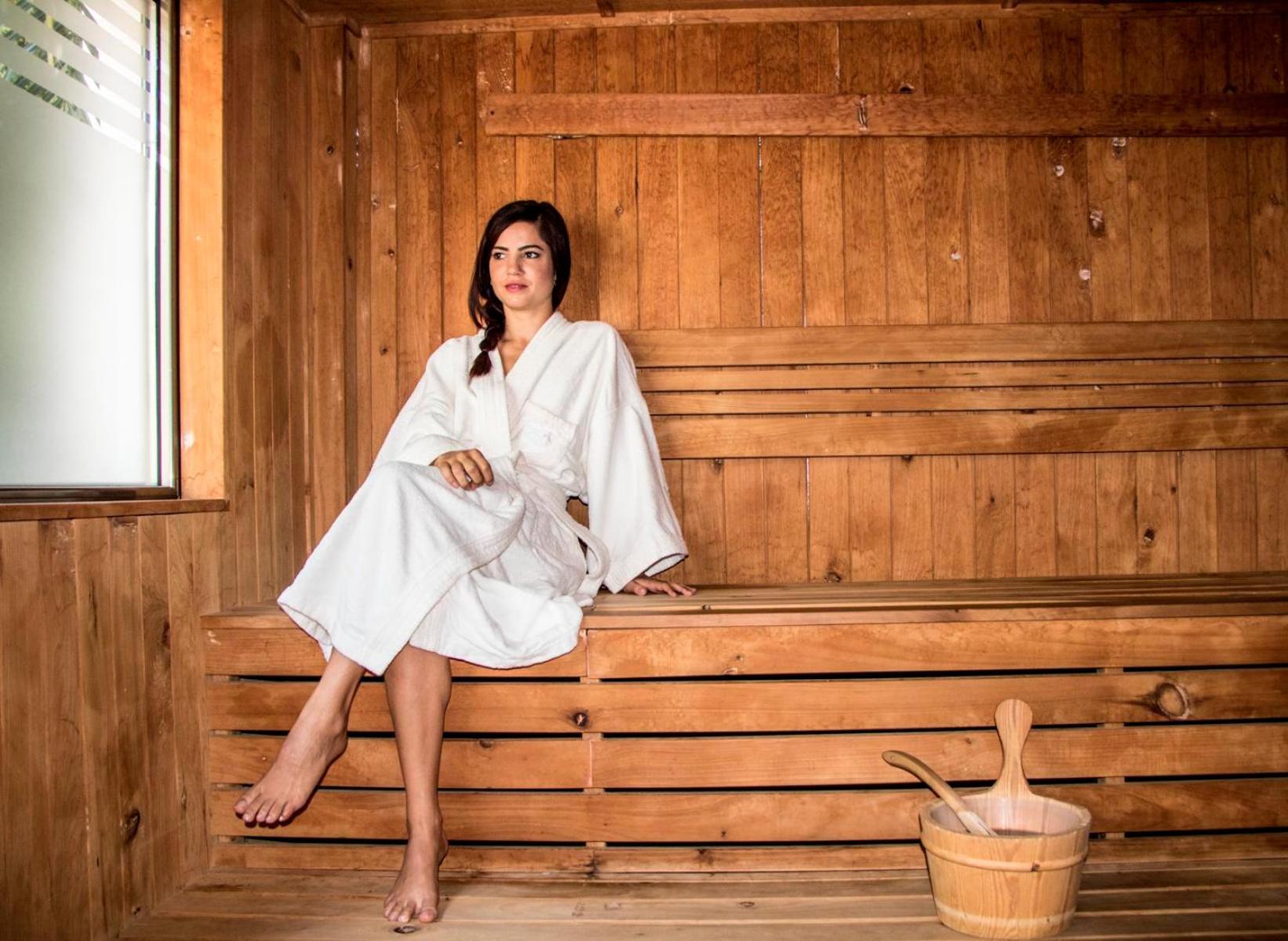Platinum Yucatan Princess Adults Only Playa del Carmen Zewnętrze zdjęcie A woman in a sauna